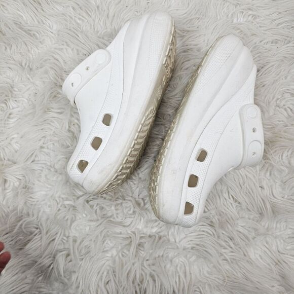 Crocs Classic Bae White Chunky Platform Clogs - Women’s Size 6 Slip On - Picture 3 of 5